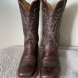 Women’s Ariat boots size 9.